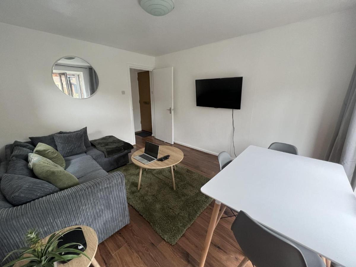 Canary Wharf Haven - Spacious & Homely Entire 1 Bedroom Flat Λονδίνο Εξωτερικό φωτογραφία