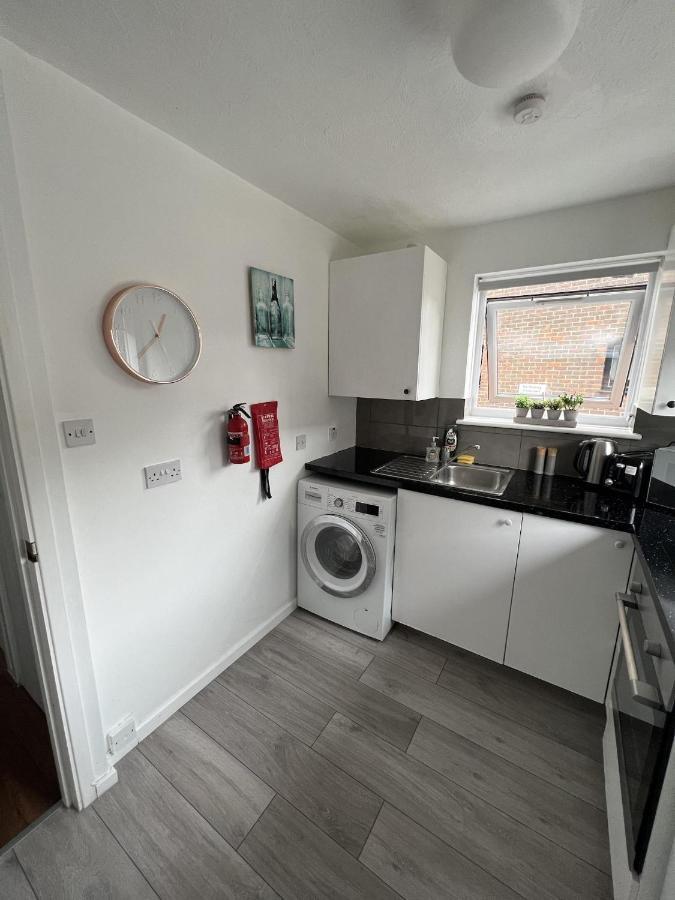 Canary Wharf Haven - Spacious & Homely Entire 1 Bedroom Flat Λονδίνο Εξωτερικό φωτογραφία